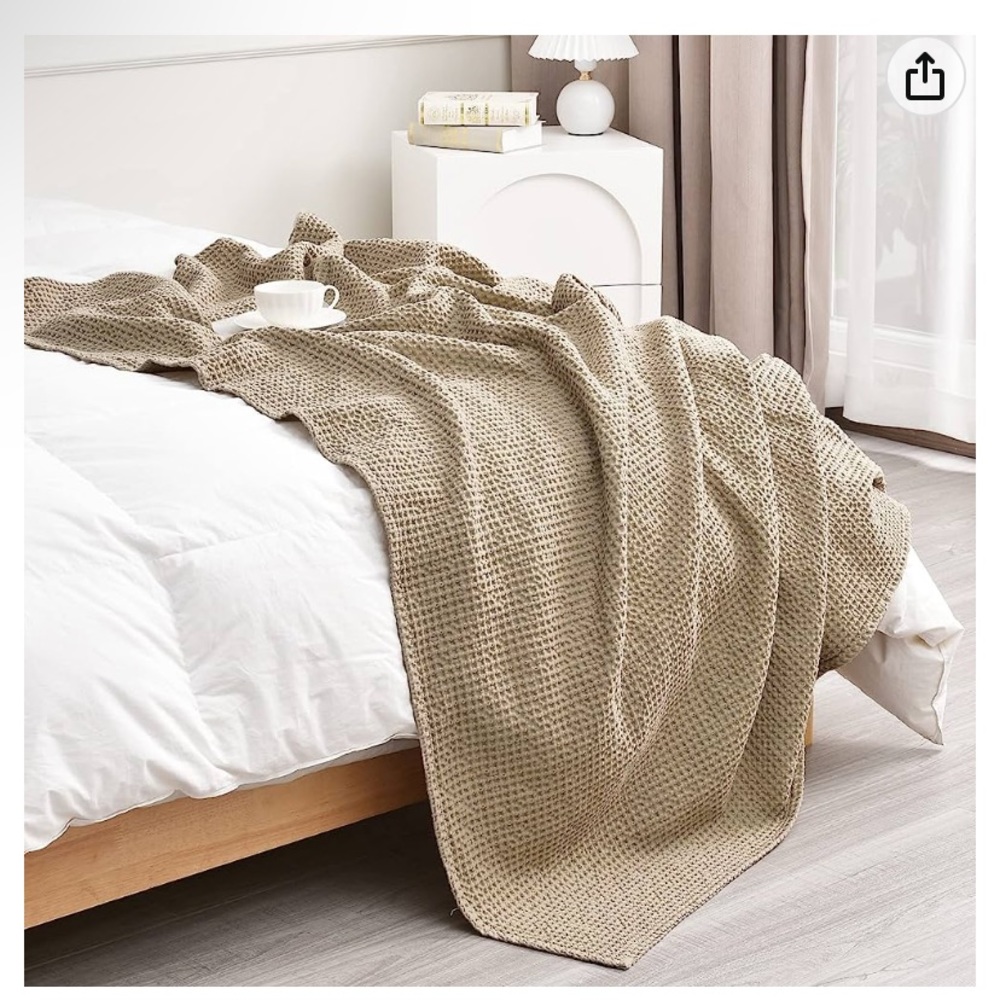 Waffle-knit beige throw blanket for gifting